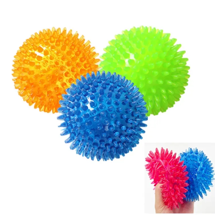 Manufacturer wholesale TPR durable interactive teeth cleaning spiky squeaky ball dog toys